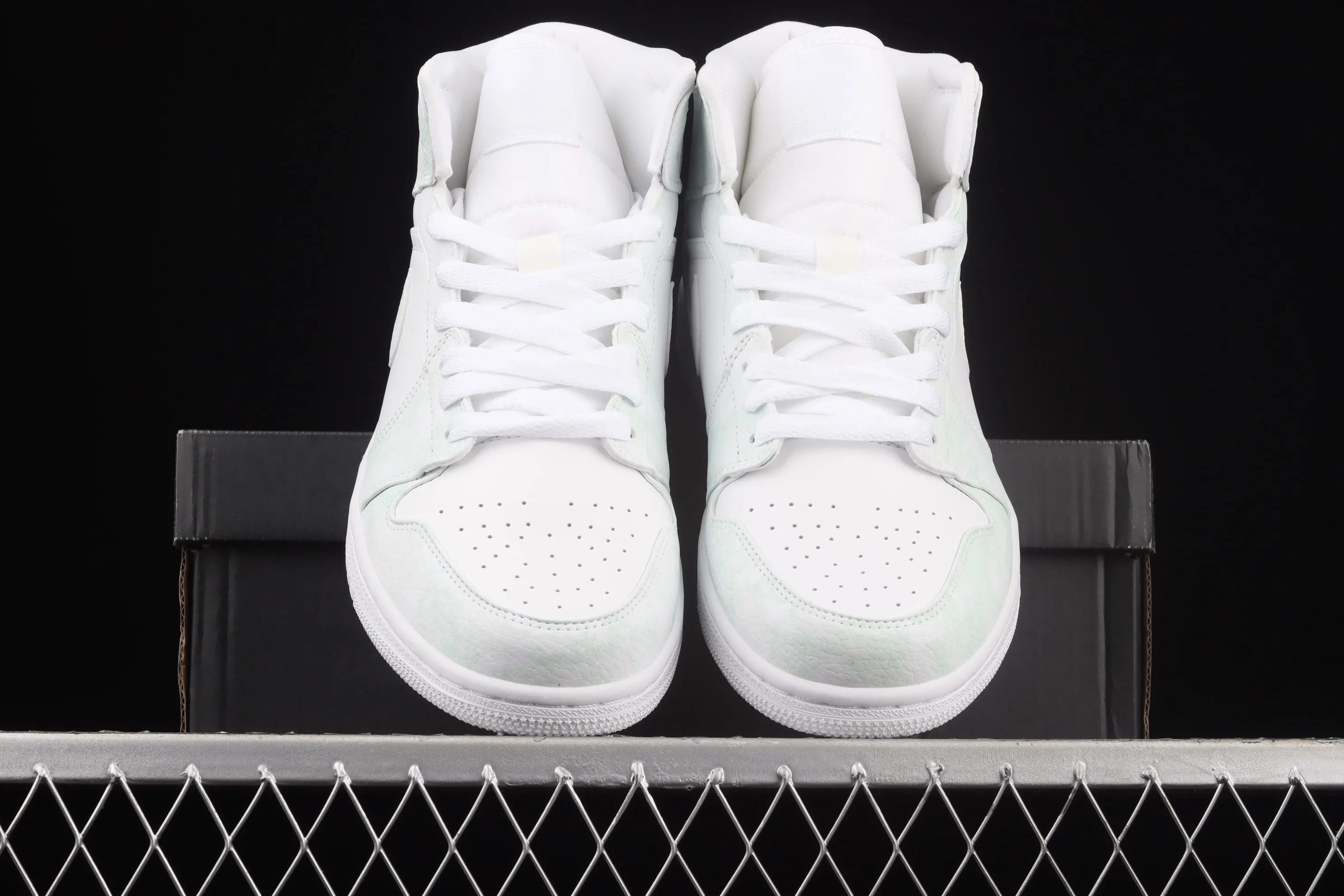 All Categories Air Jordan Jordan Series Basketball Shoes Air Jordan 1 Mid Air Jordan 1 Mid AJ1 Joe 1 Starry Sky Thermal Sensing China Basketball Shoes 554725-130